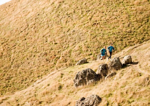 Runners on a mountain trail, accompanying the story of founders Nikki Kimball and Kami Semick
